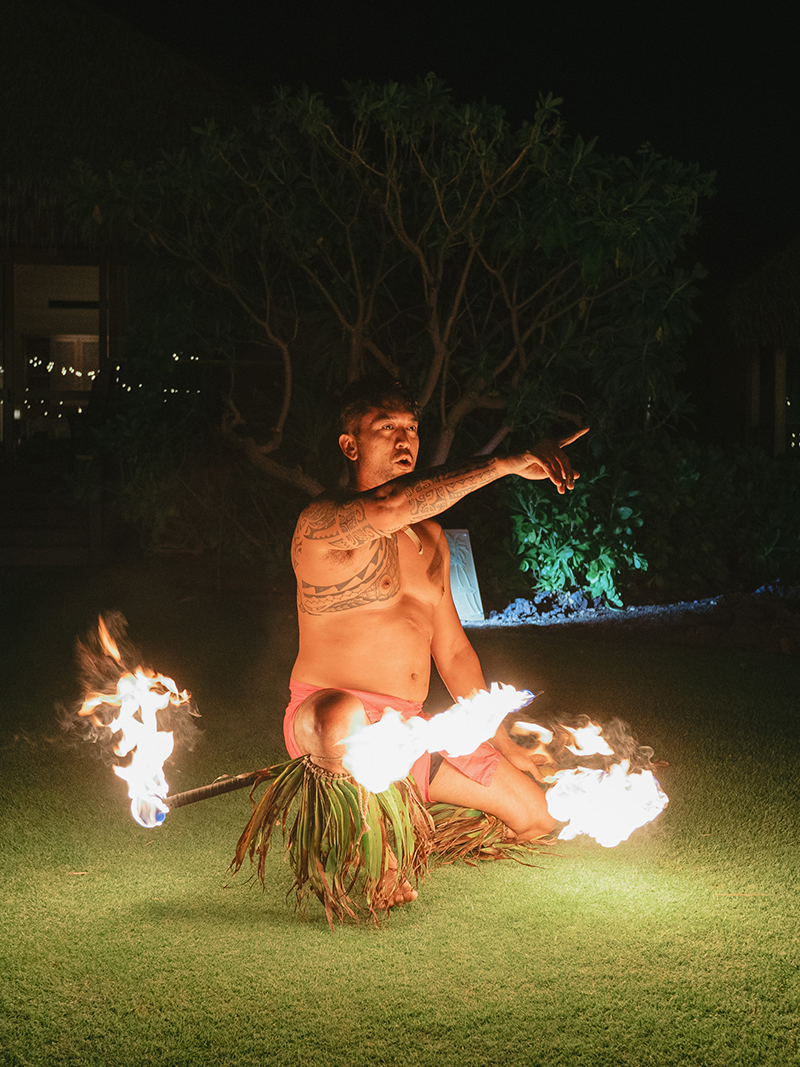 kona-village-rosewood-wedding-hawaiian-fire-knife-dancer