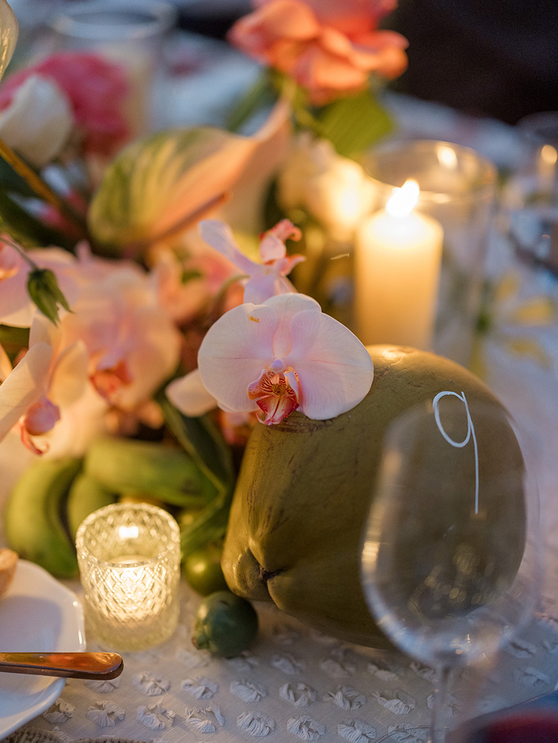 kona-village-rosewood-wedding-reception-floral-detail