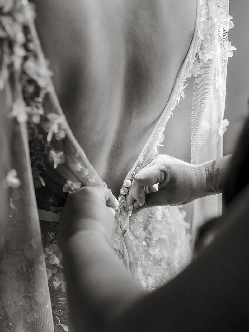 0014-chateau-de-bagnols-wedding-france-bridal-dress-detail-black-white