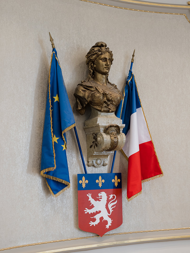 0056-chateau-de-bagnols-wedding-france-french-city-hall-ceremony-detail