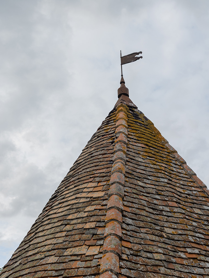 0108-chateau-de-bagnols-wedding-france-historic-chateau-roof-detail